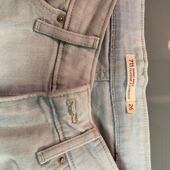 Levi’s 711 Studded Ankle Jean - Picture 3 of 3